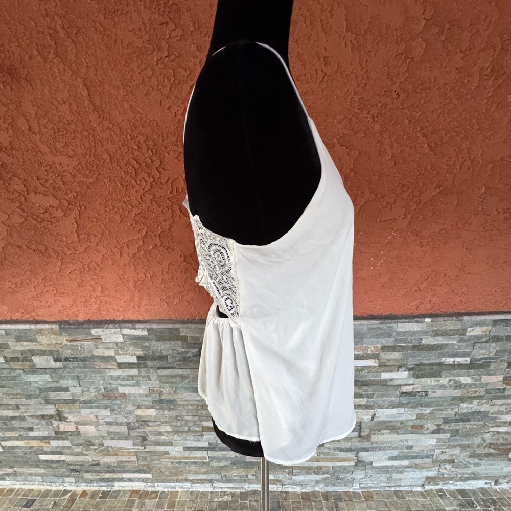 Elegant White Women's Top - Picture 3 of 4